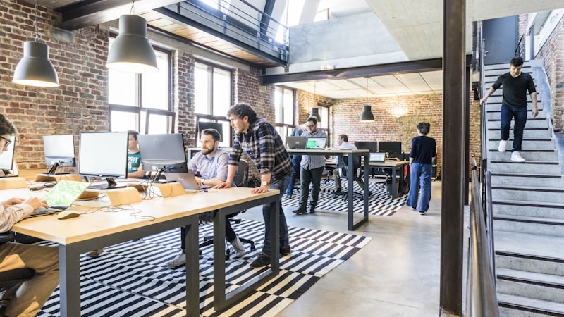 IM电竞公司办公环境与获得的行业资质认证展示墙